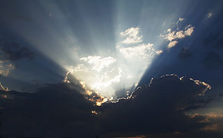320px-Crepuscular rays color